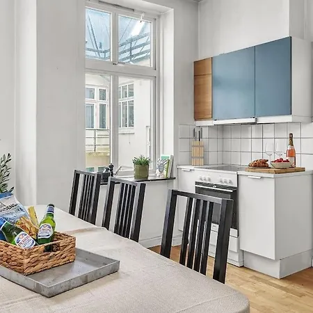 Expansive Charm: Cozy 150sqm Retreat In Берген