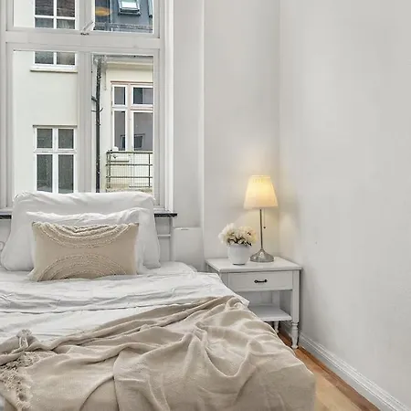 Апартаменты Expansive Charm: Cozy 150sqm Retreat In *