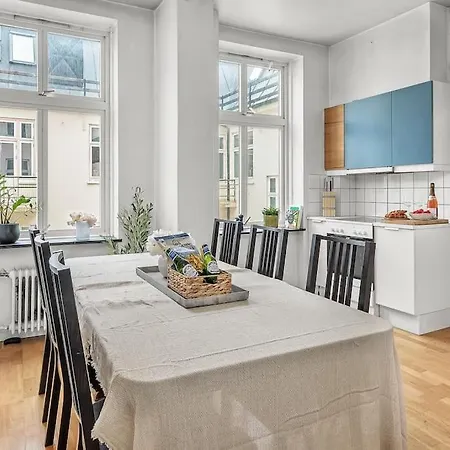 Expansive Charm: Cozy 150sqm Retreat In * Берген