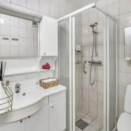 Апартаменты Expansive Charm: Cozy 150sqm Retreat In
