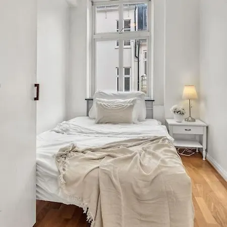 Lägenhet Expansive Charm: Cozy 150sqm Retreat In