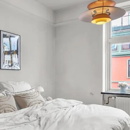 Leilighet Expansive Charm: Cozy 150sqm Retreat In