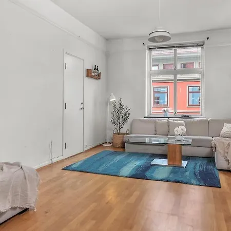 Expansive Charm: Cozy 150sqm Retreat In Appartamento *