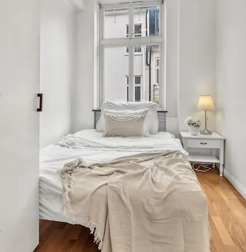 Апартаменты Expansive Charm: Cozy 150sqm Retreat In