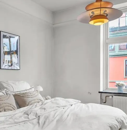 Апартаменты Expansive Charm: Cozy 150sqm Retreat In