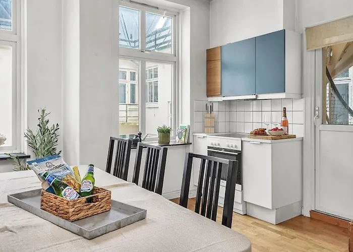 Expansive Charm: Cozy 150sqm Retreat In Берген