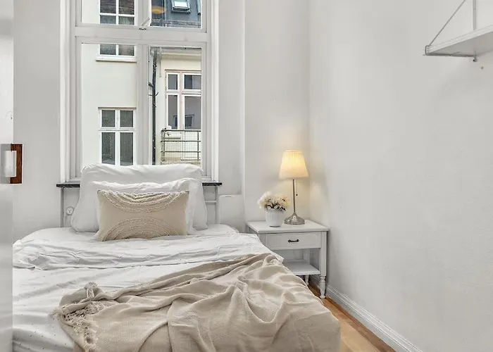 Апартаменты Expansive Charm: Cozy 150sqm Retreat In *