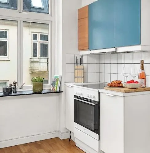 Expansive Charm: Cozy 150sqm Retreat In Апартаменты *