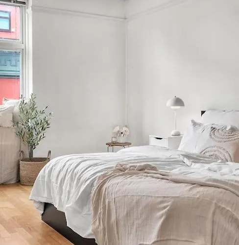 Expansive Charm: Cozy 150sqm Retreat In Apartament