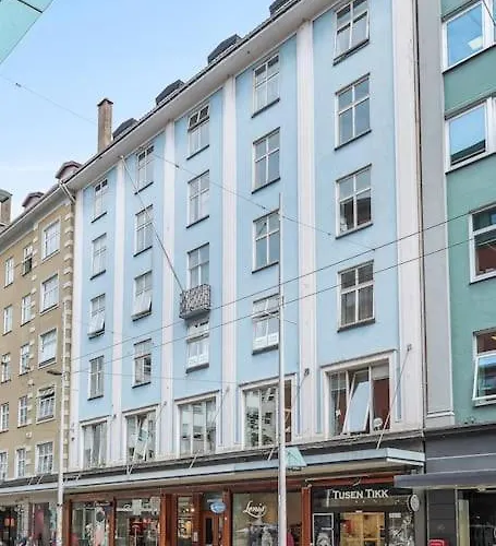 Expansive Charm: Cozy 150sqm Retreat In *