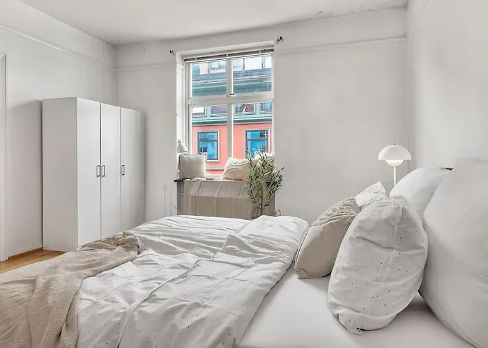 Apartament Expansive Charm: Cozy 150sqm Retreat In *